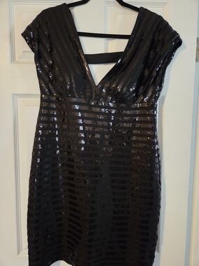 Nicole by Nicole Miller Black Sequin V-Neck Midi Dress
